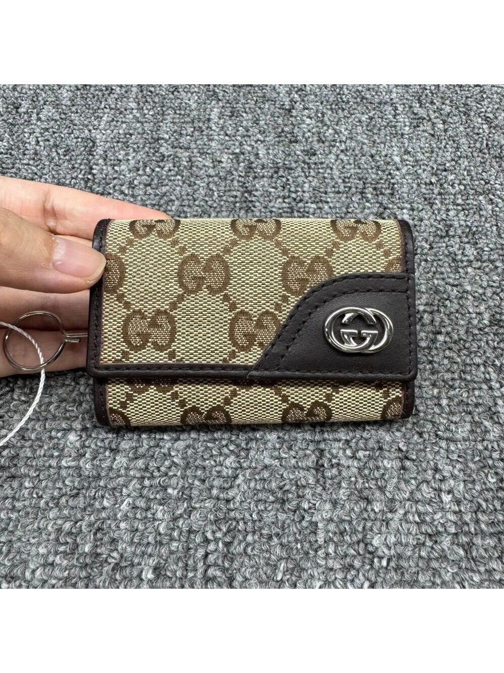 Gucci Leather Key Case 185-062525